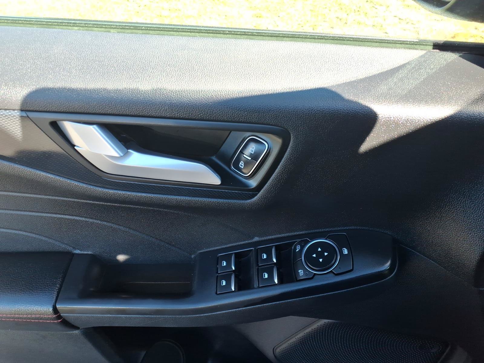 Used 2025 Ford Escape ST-Line Select AWD/4WD image 8