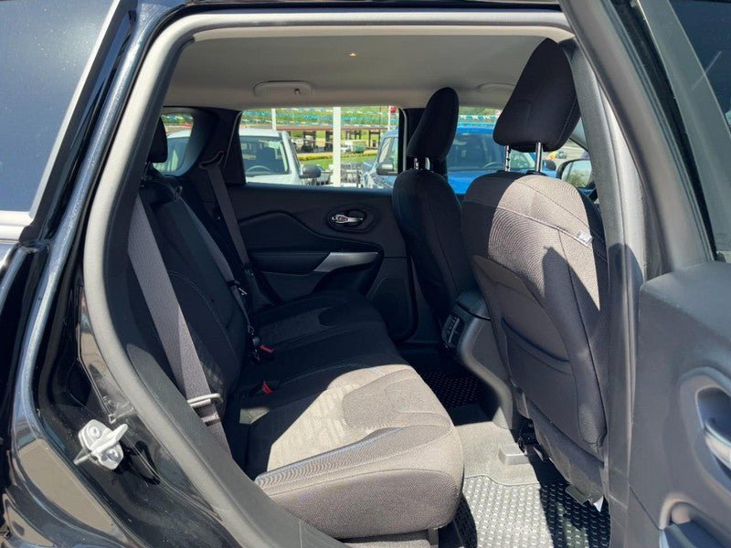 Used 2020 Jeep Cherokee Latitude AWD/4WD image 10