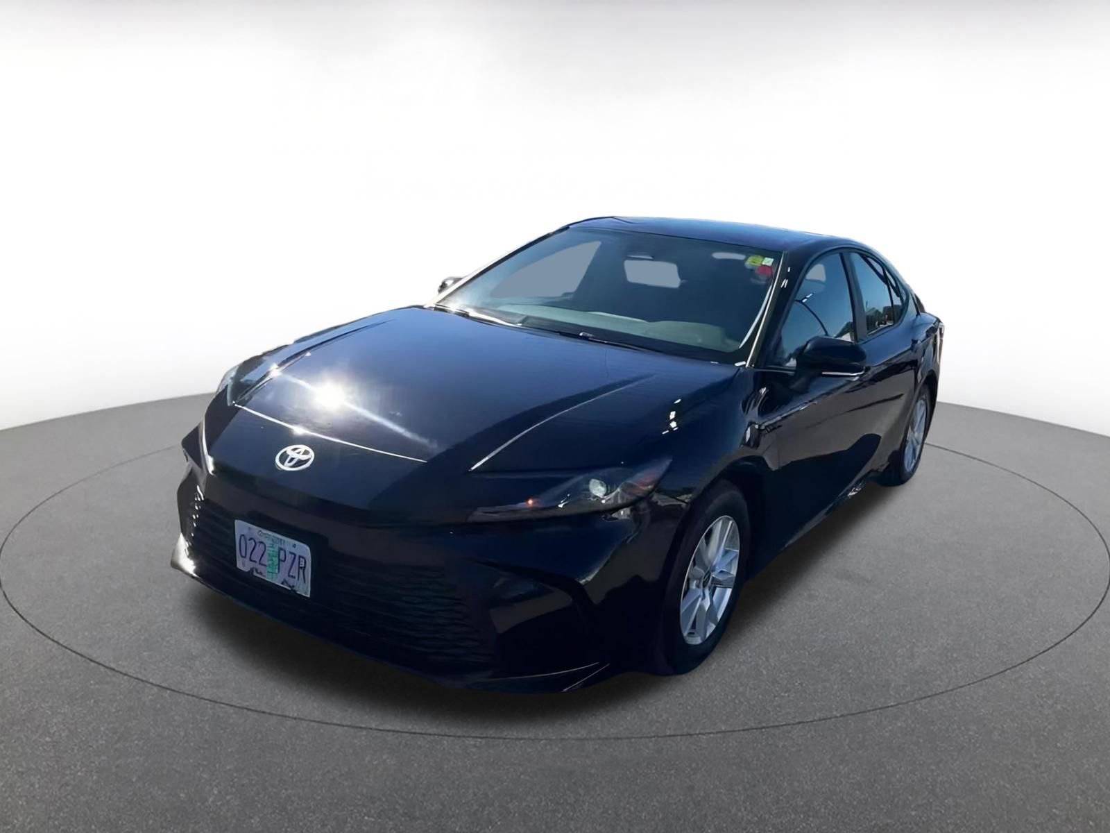 Used 2025 Toyota Camry LE image 7