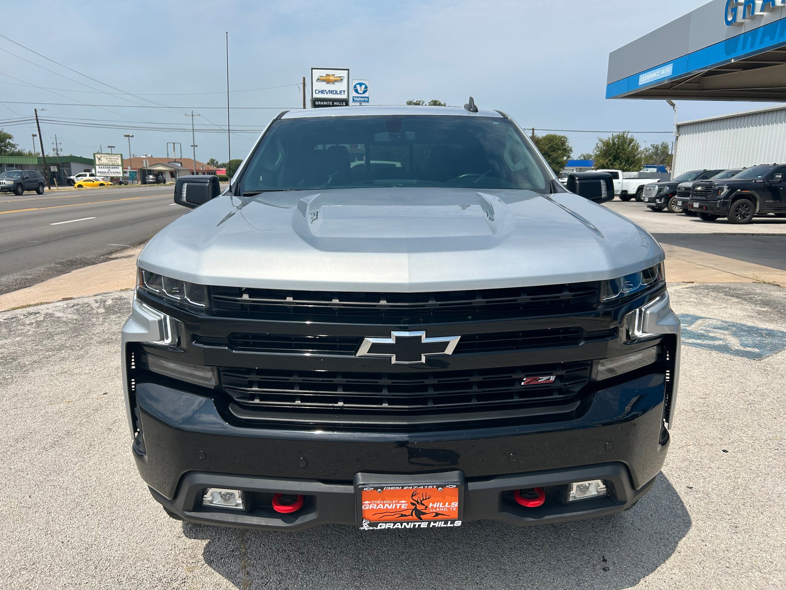 Used 2021 Chevrolet Silverado 1500 LT Trail Boss w/ Convenience Package II AWD/4WD image 2