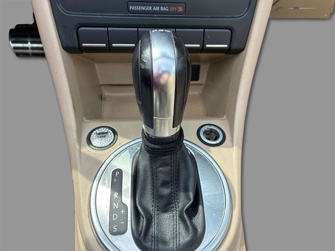 Used 2013 Volkswagen Beetle 2.0T FWD image 38