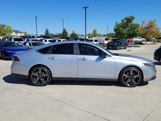 Used 2025 Honda Accord Sport image 2