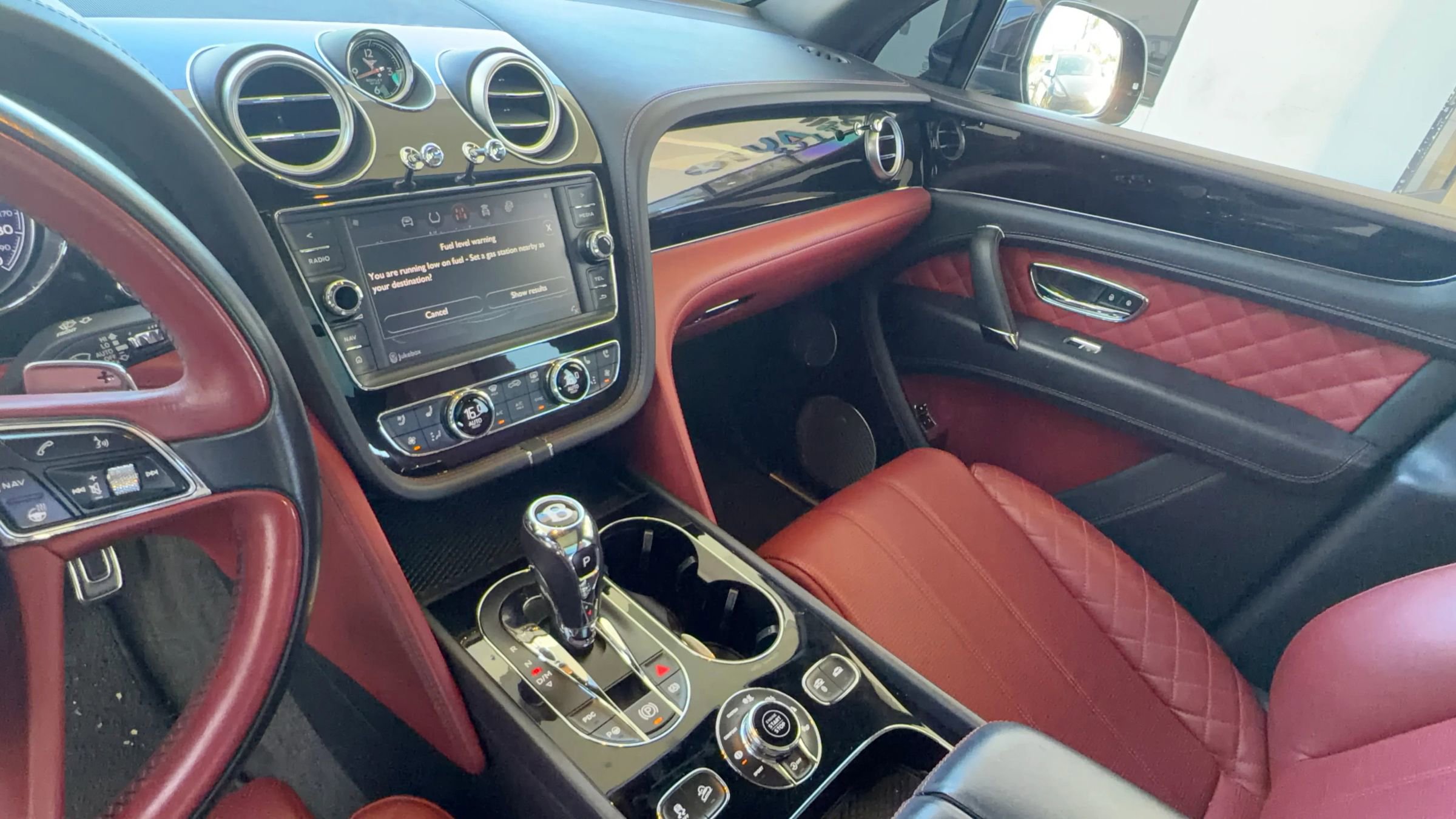 Used 2017 Bentley Bentayga image 14