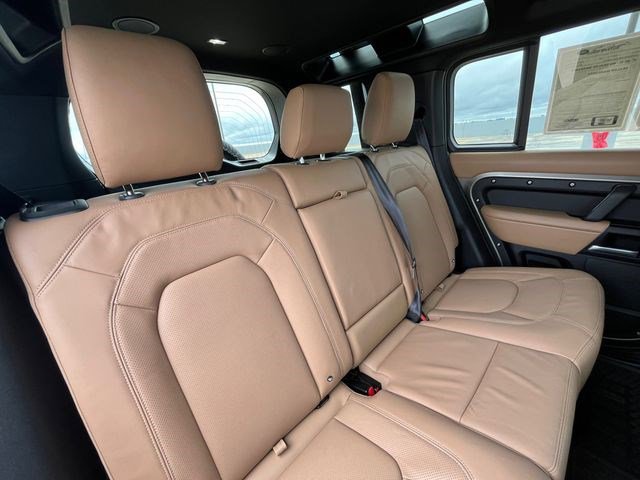 Used 2025 Land Rover Defender 110 X-Dynamic SE AWD/4WD image 20