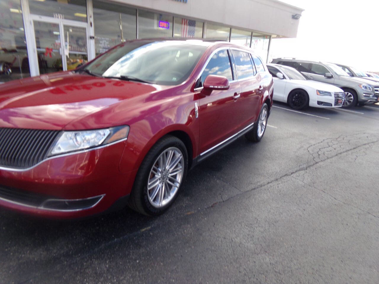 Used 2014 Lincoln MKT AWD w/ Equipment Group 201A image 40
