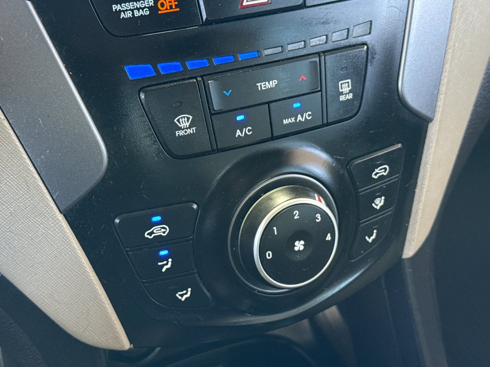 Used 2016 Hyundai Santa Fe Sport FWD image 18