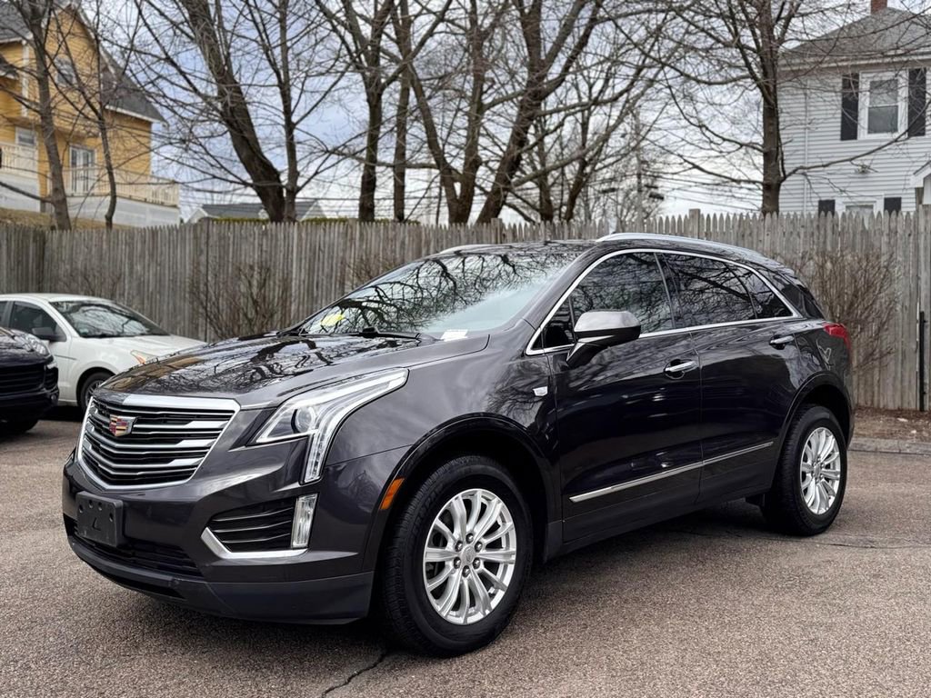 Used 2017 Cadillac XT5 FWD image 2