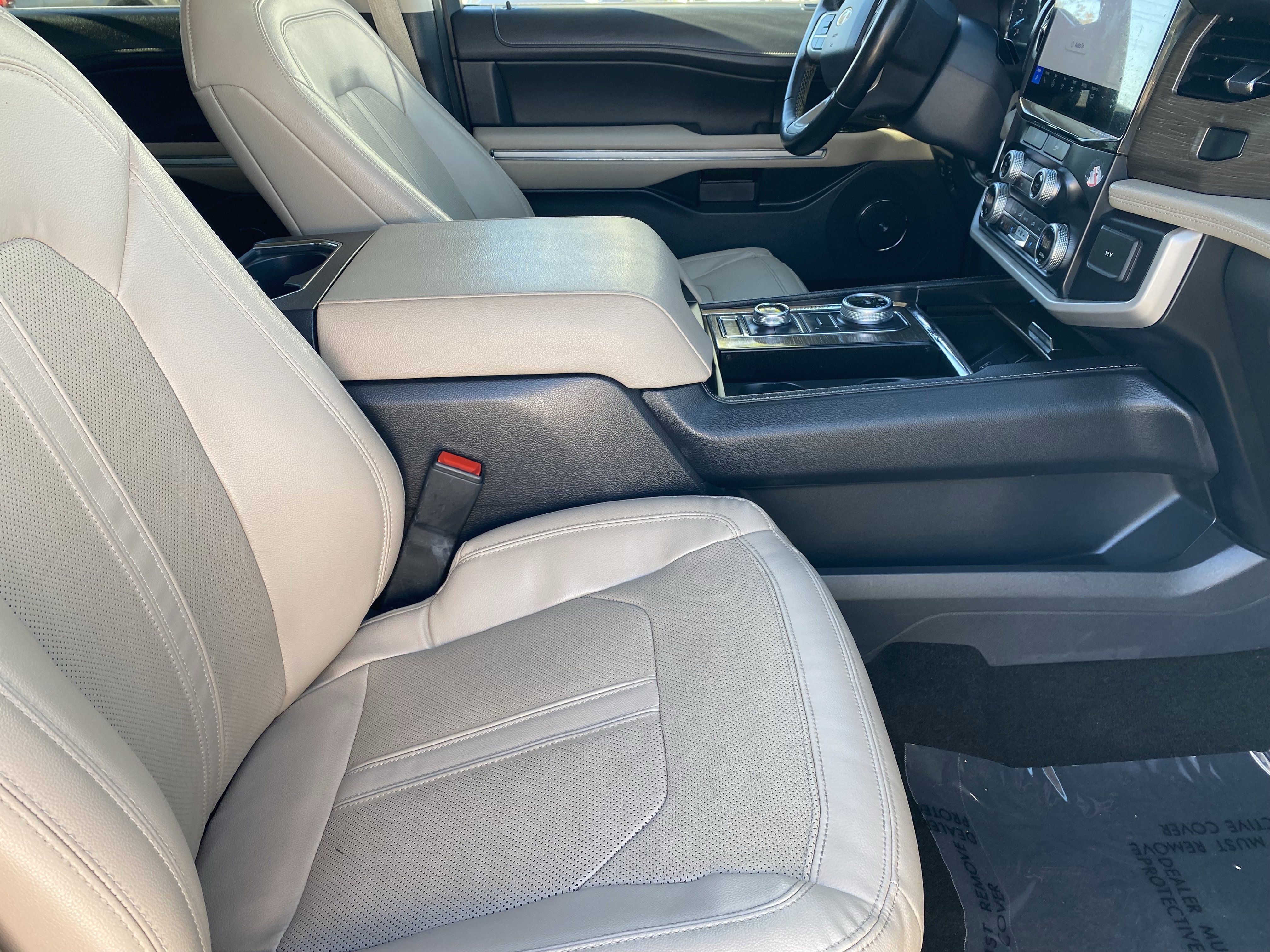 Used 2022 Ford Expedition Limited image 11