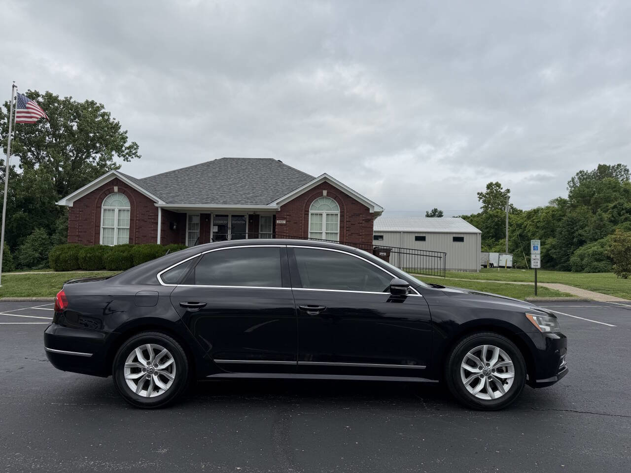 Used 2017 Volkswagen Passat 1.8T S FWD image 7