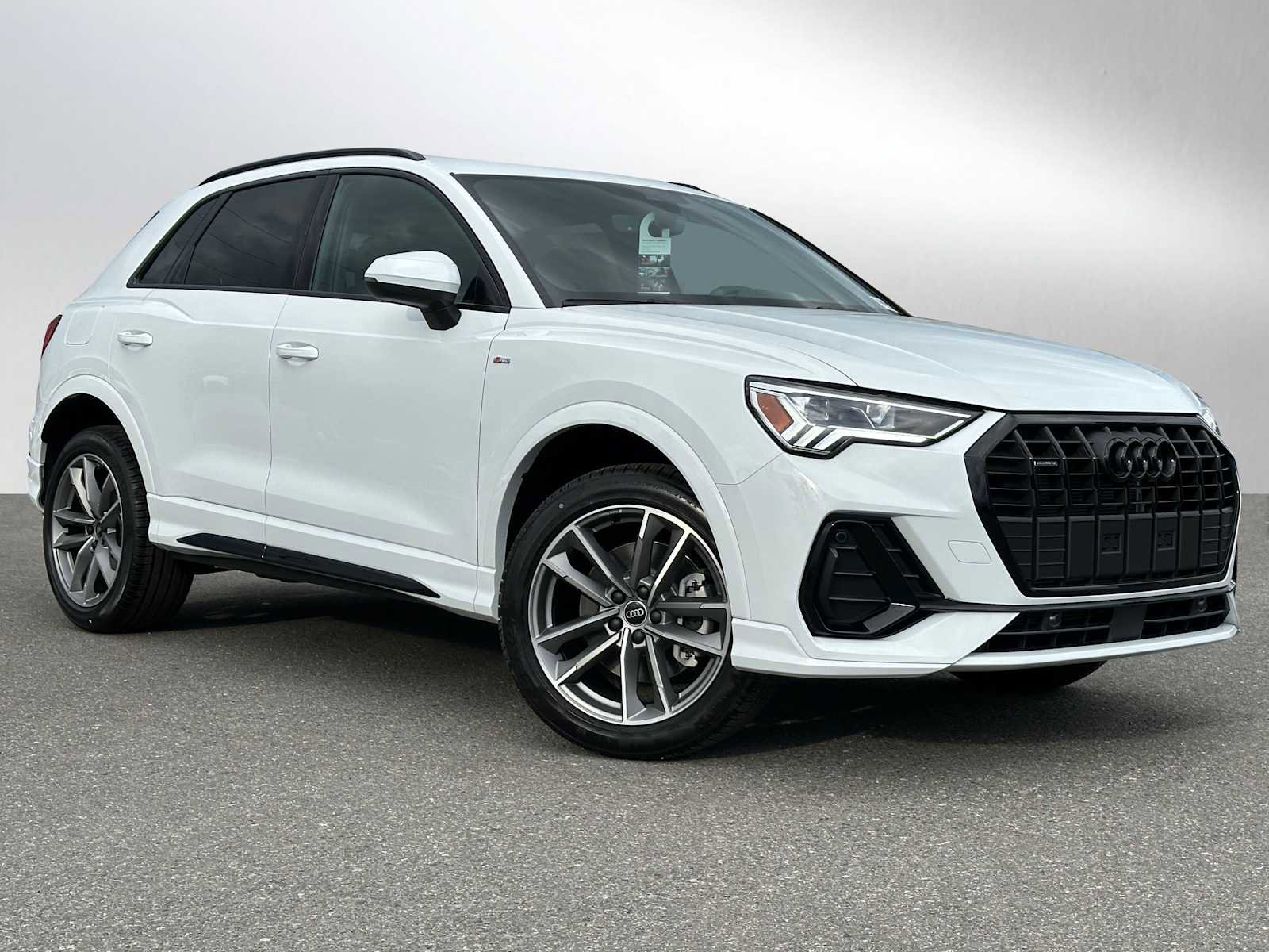 New 2025 Audi Q3 2.0T Premium