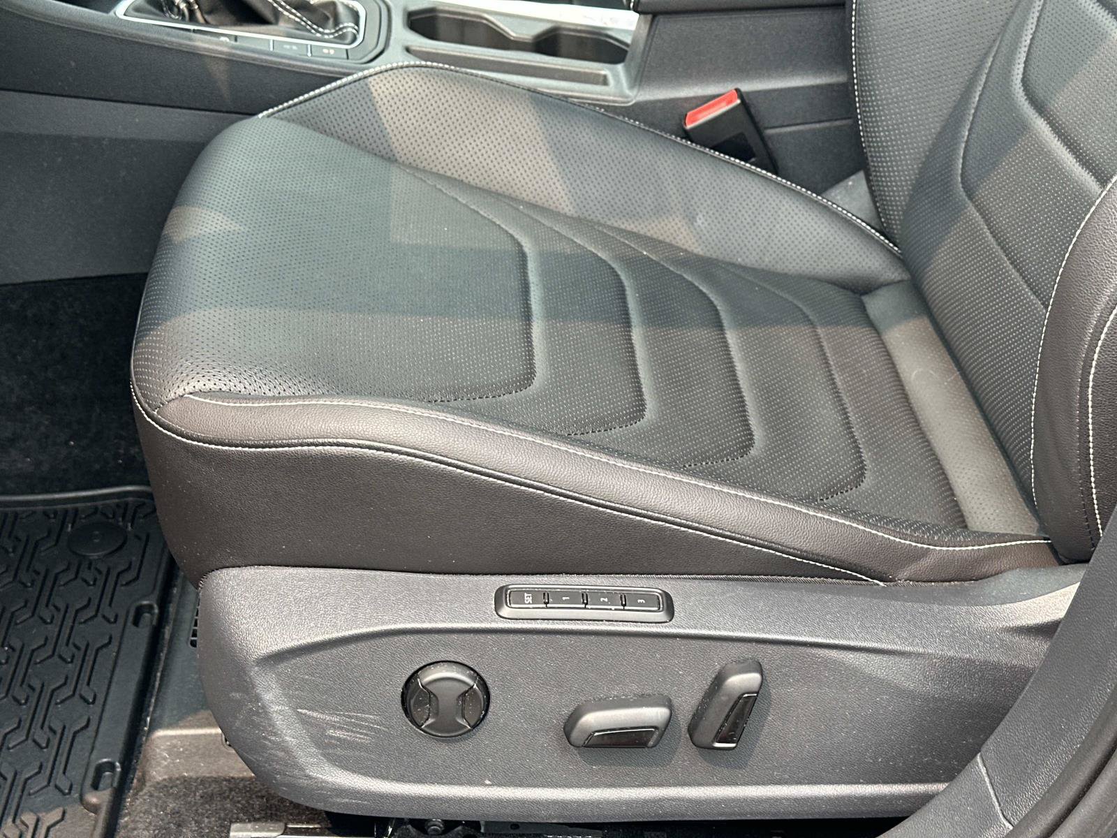 Used 2023 Volkswagen Jetta SEL FWD image 16