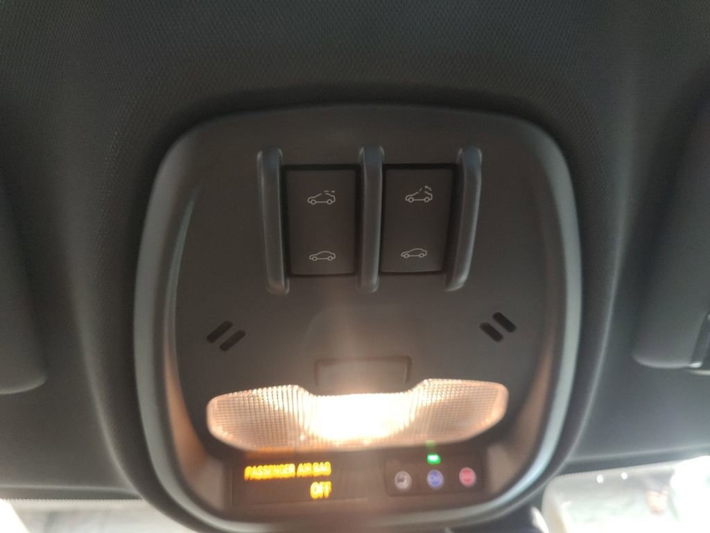 New 2025 Chevrolet Trax RS w/ Sunroof Package image 27