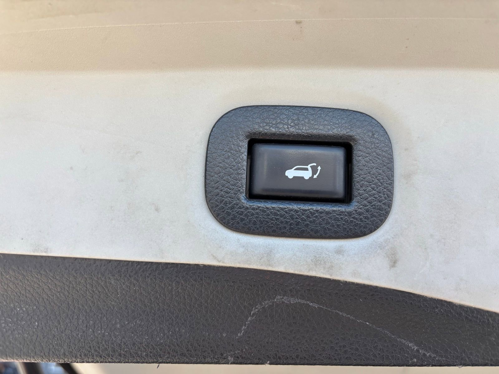 Used 2017 Nissan Rogue SV w/ SV Premium Package image 6