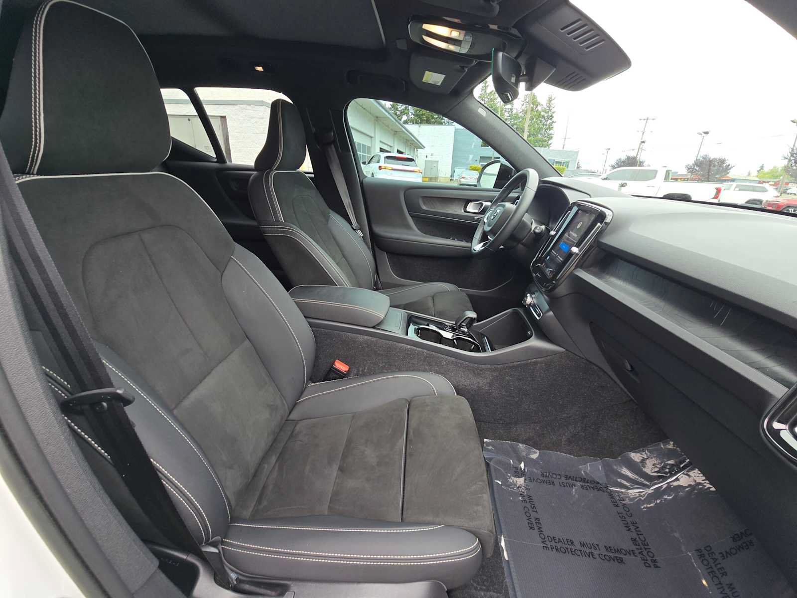 Used 2023 Volvo XC40 Recharge Ultimate AWD/4WD image 11