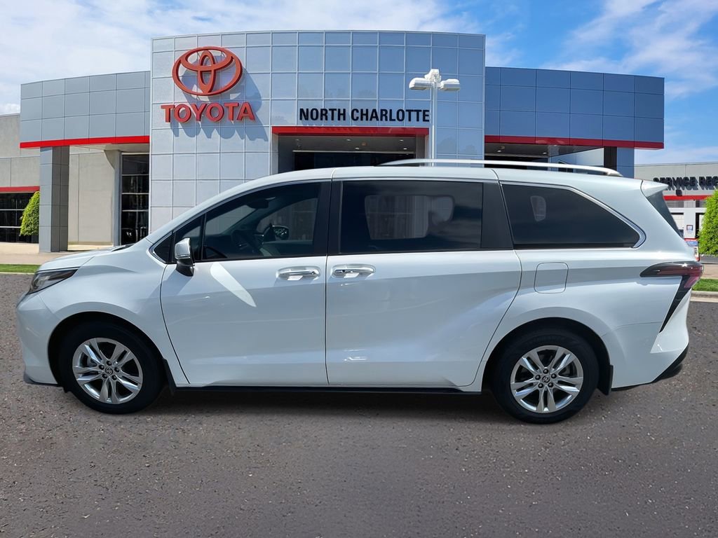 Used 2023 Toyota Sienna Limited image 6