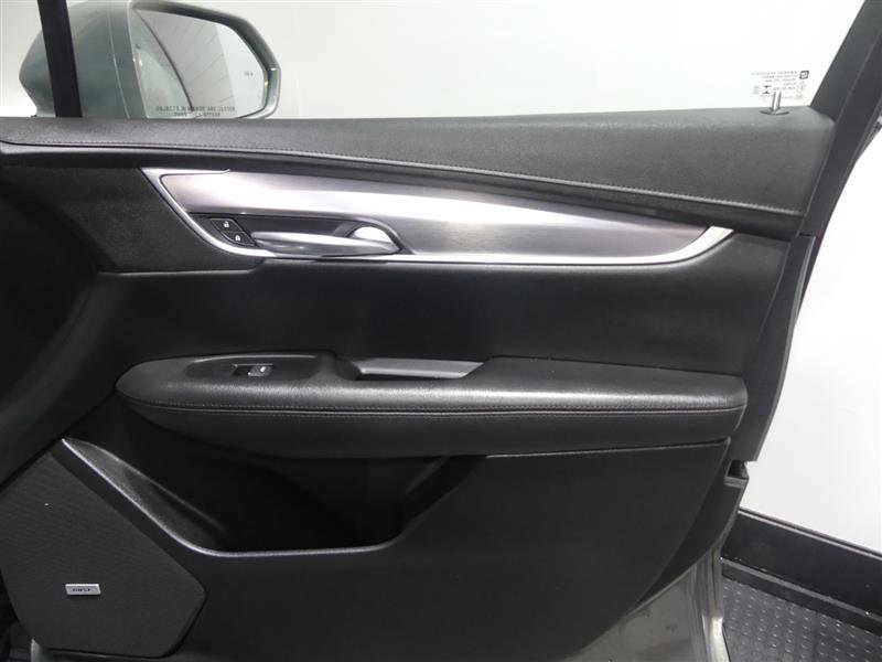 Used 2018 Cadillac XT5 Luxury w/ Driver Awareness Package image 19