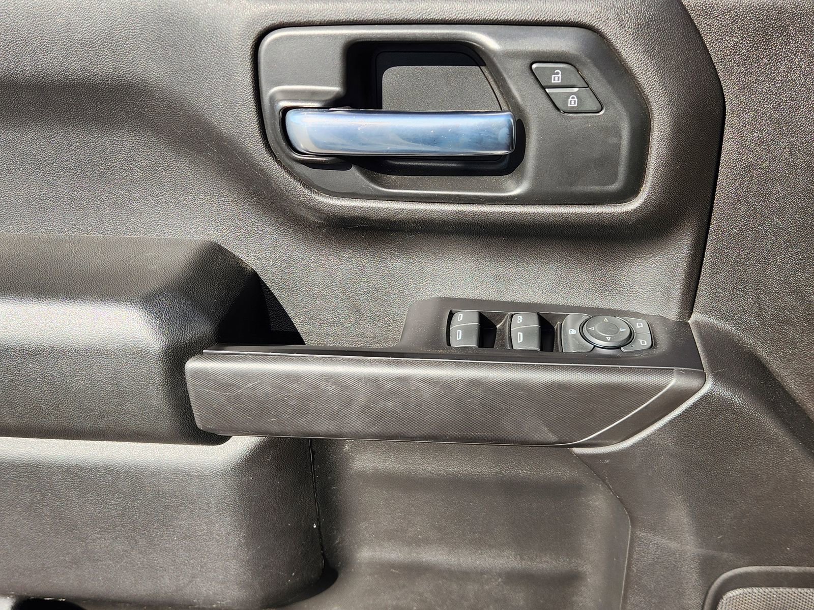 Used 2020 Chevrolet Silverado 1500 Custom w/ Custom Value Package image 27