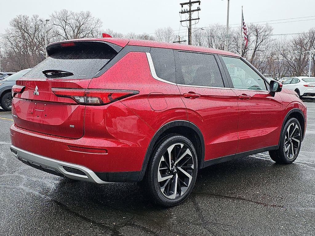 Used 2024 Mitsubishi Outlander SE image 6