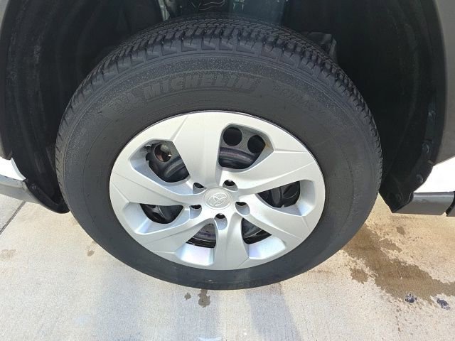 Used 2023 Toyota RAV4 LE image 10