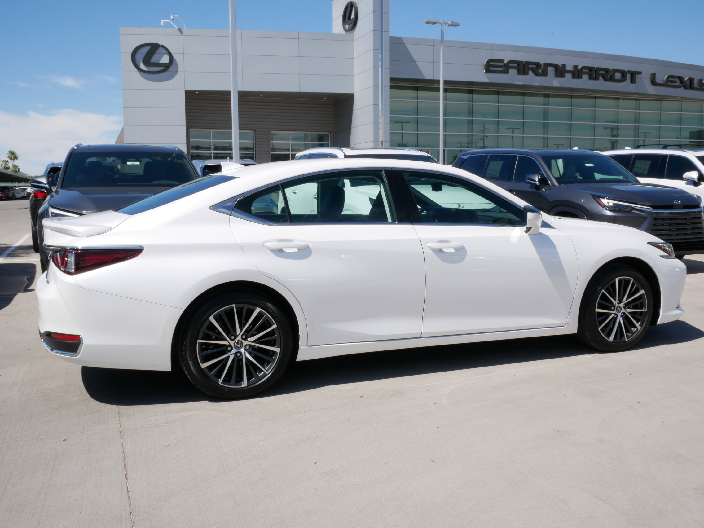 Certified 2025 Lexus ES 300h w/ Premium Package FWD image 11