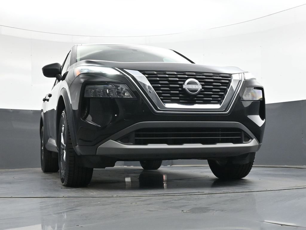 Used 2023 Nissan Rogue S image 45