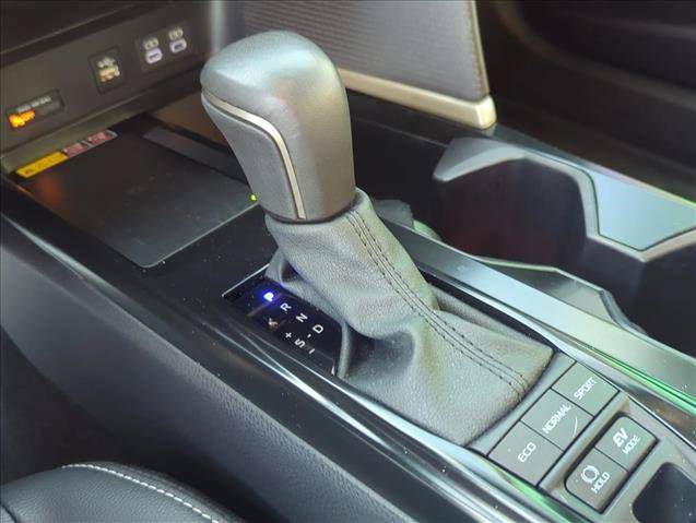 Used 2025 Toyota Camry SE FWD image 19