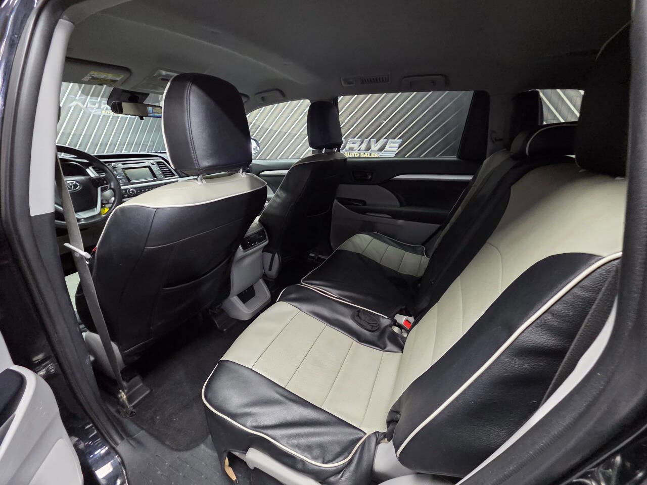 Used 2019 Toyota Highlander LE image 27