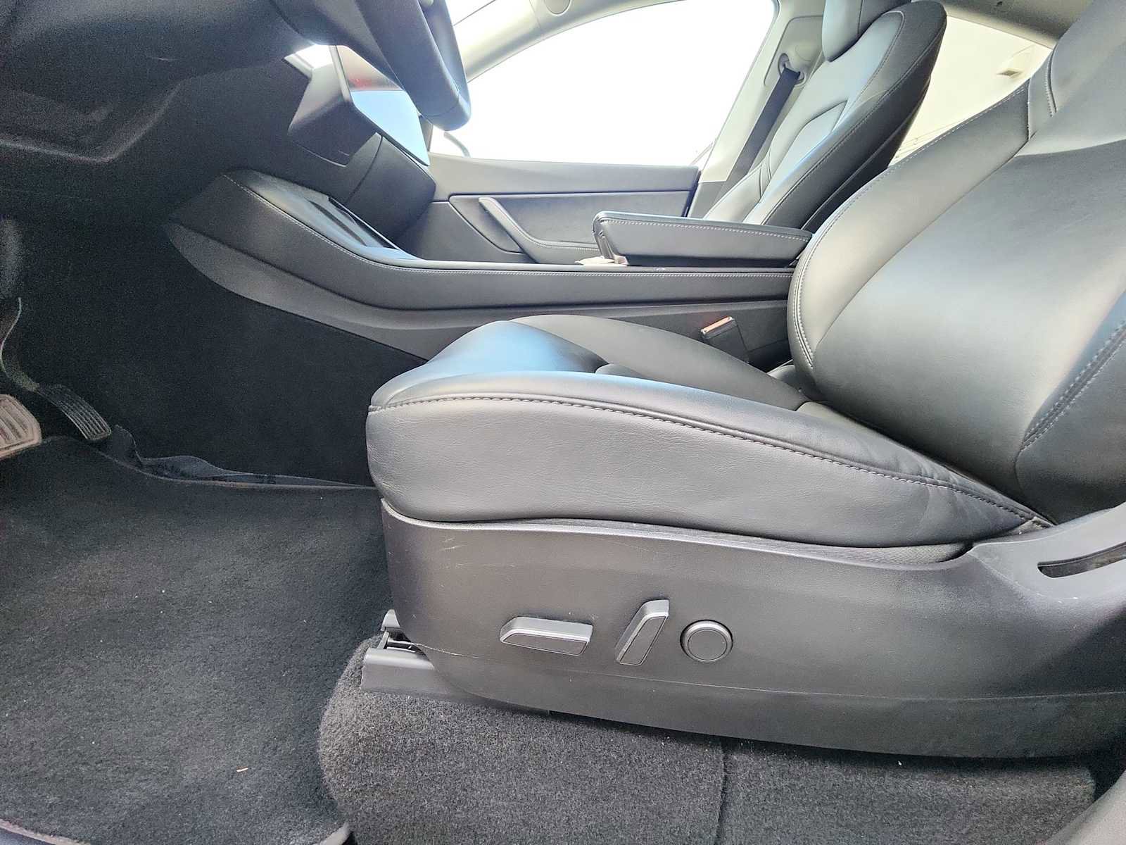 Used 2021 Tesla Model Y Standard Range image 12