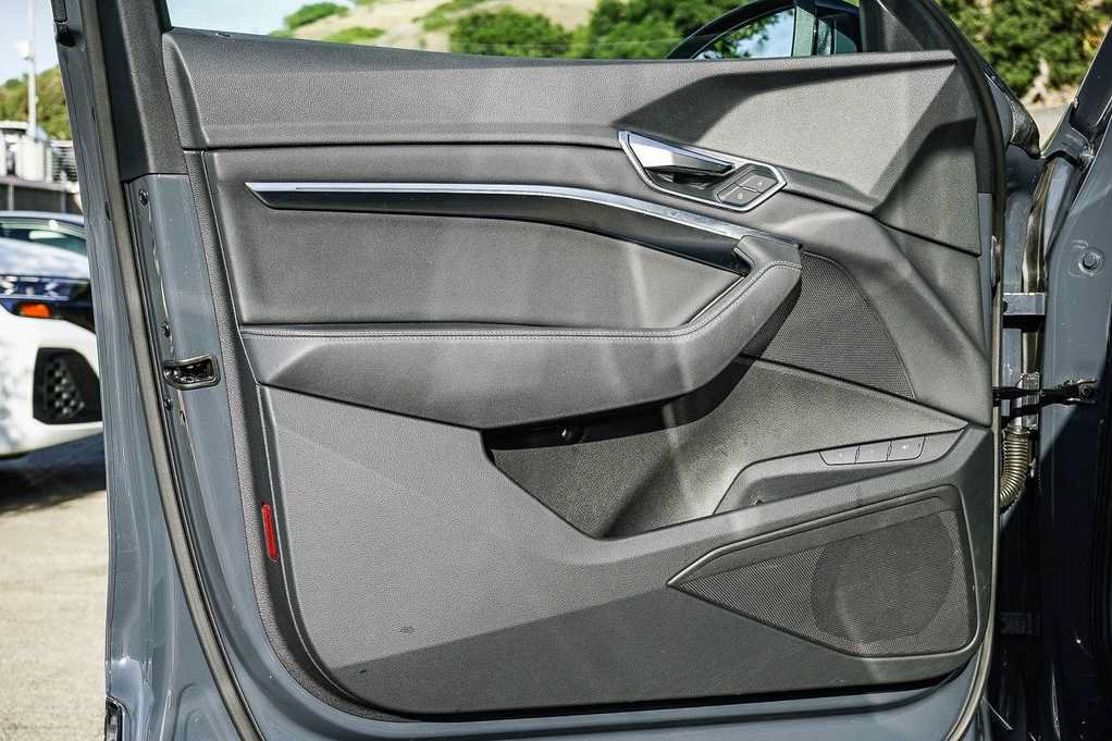 Used 2024 Audi Q8 e-tron Premium AWD/4WD image 22