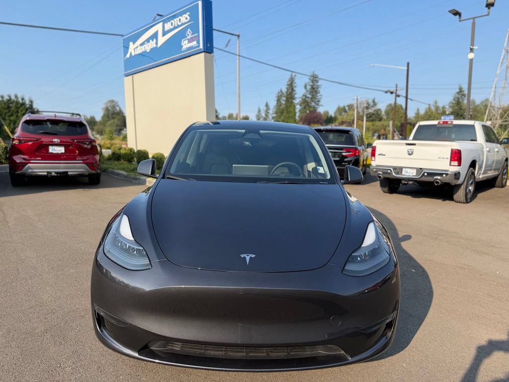 Used 2024 Tesla Model Y Long Range AWD/4WD image 2