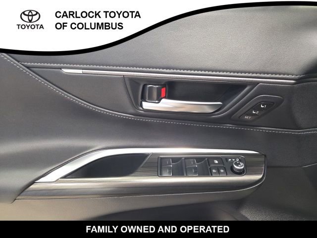Used 2023 Toyota Venza XLE image 11