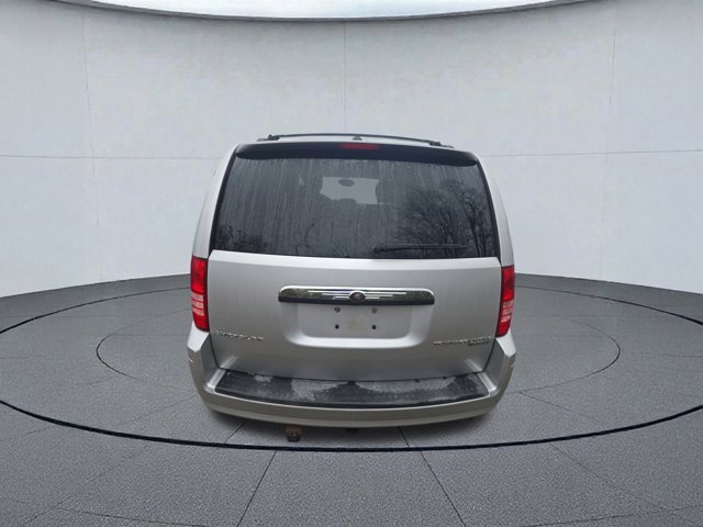 Used 2010 Chrysler Town & Country Touring image 3