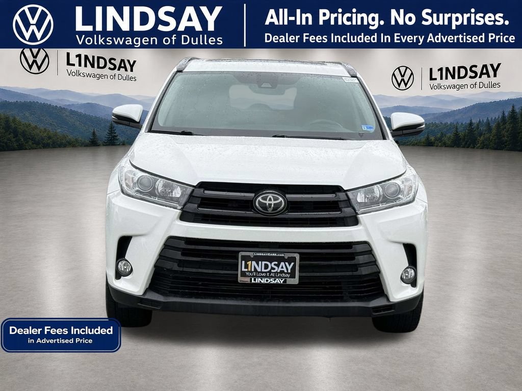 Used 2017 Toyota Highlander SE AWD/4WD image 3