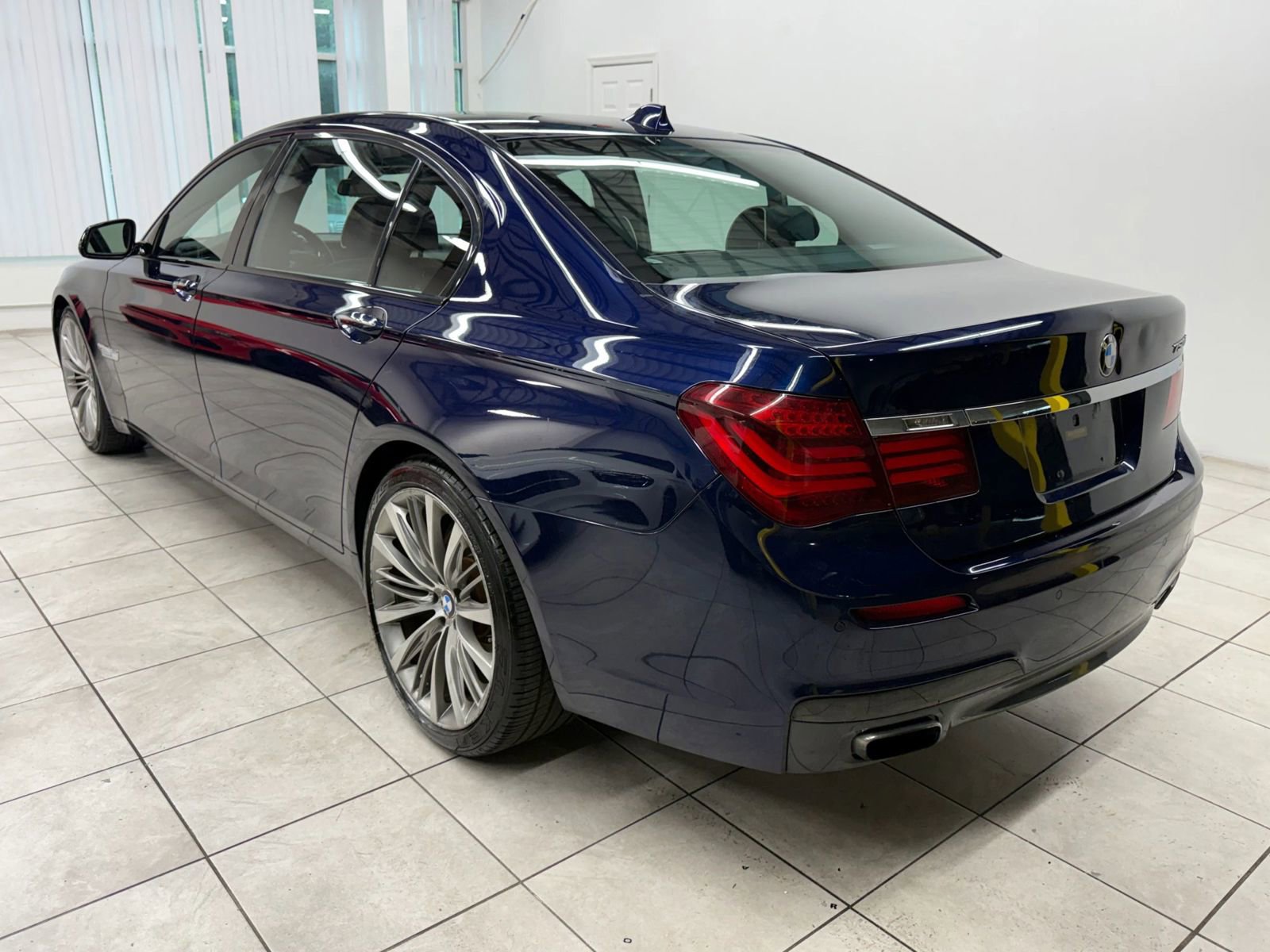 Used 2015 BMW 750Li w/ M Sport Edition RWD image 7