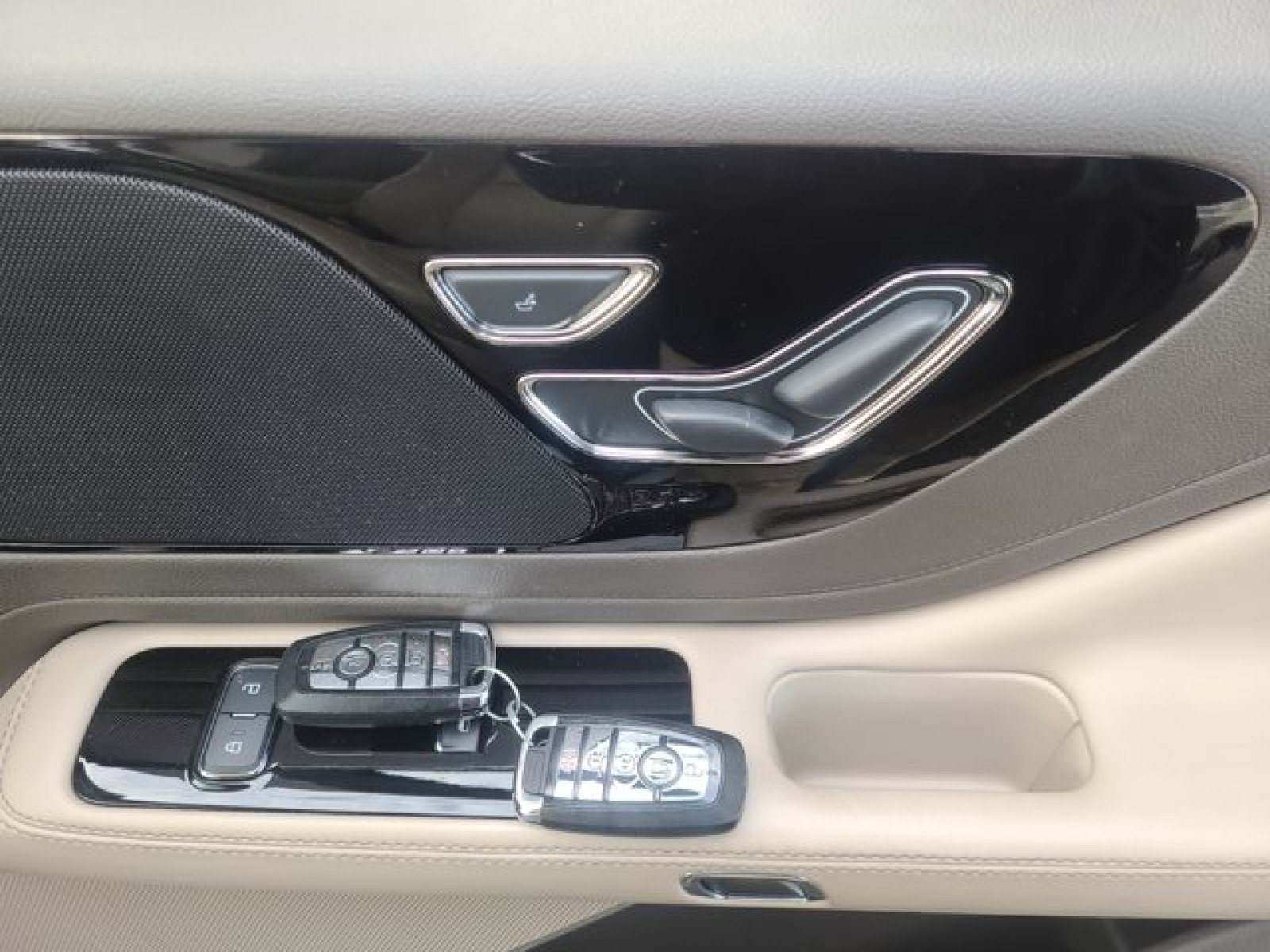 Used 2021 Lincoln Aviator AWD w/ Class IV Trailer Tow Package image 23