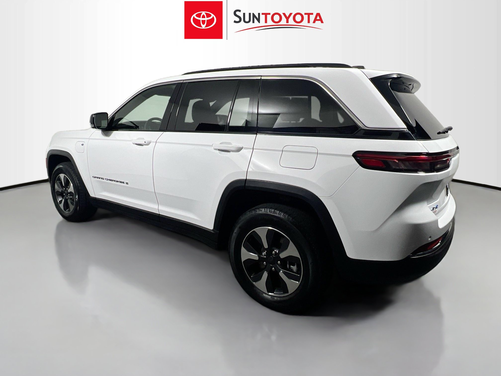 Used 2024 Jeep Grand Cherokee Limited 4xe AWD/4WD image 6
