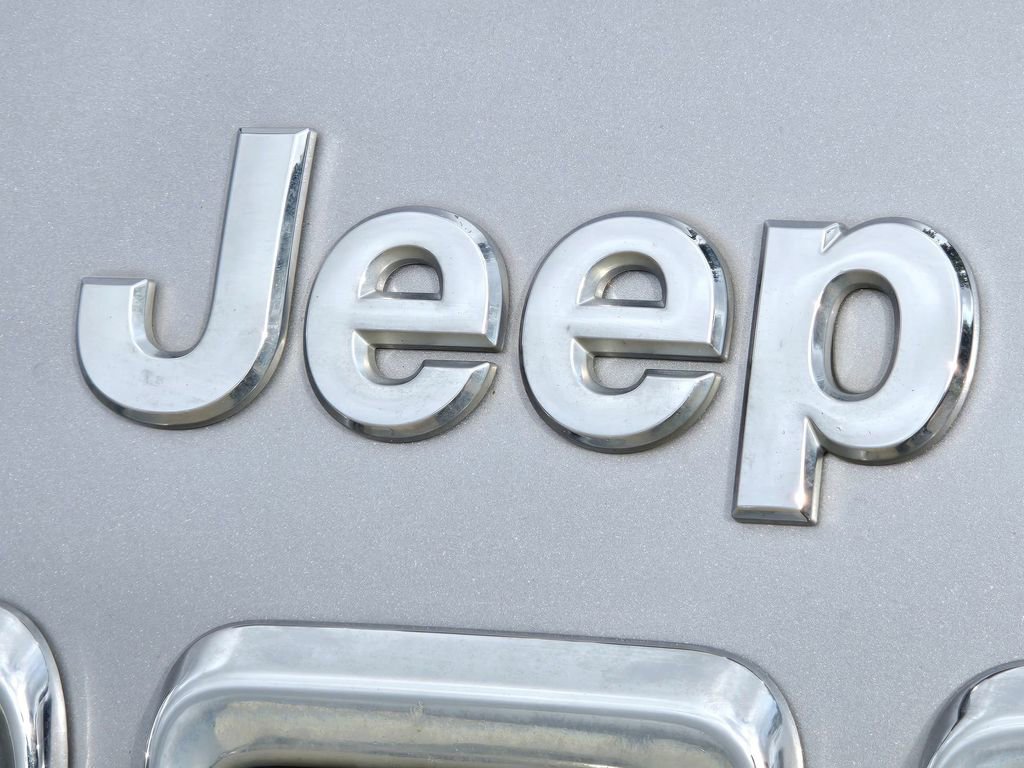 Used 2021 Jeep Cherokee Latitude FWD image 9