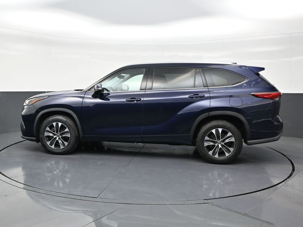 Used 2020 Toyota Highlander XLE image 2