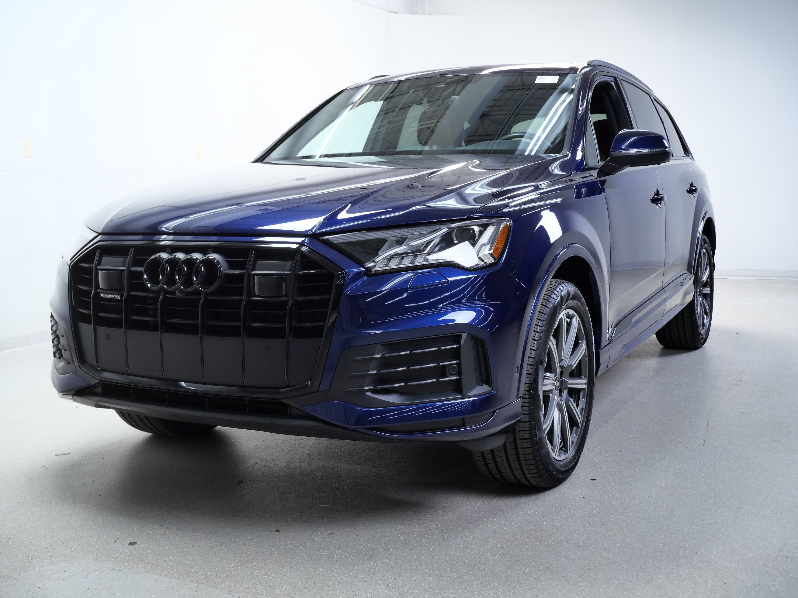 Used 2023 Audi Q7 2.0T Premium Plus w/ Premium Plus Package AWD/4WD image 12