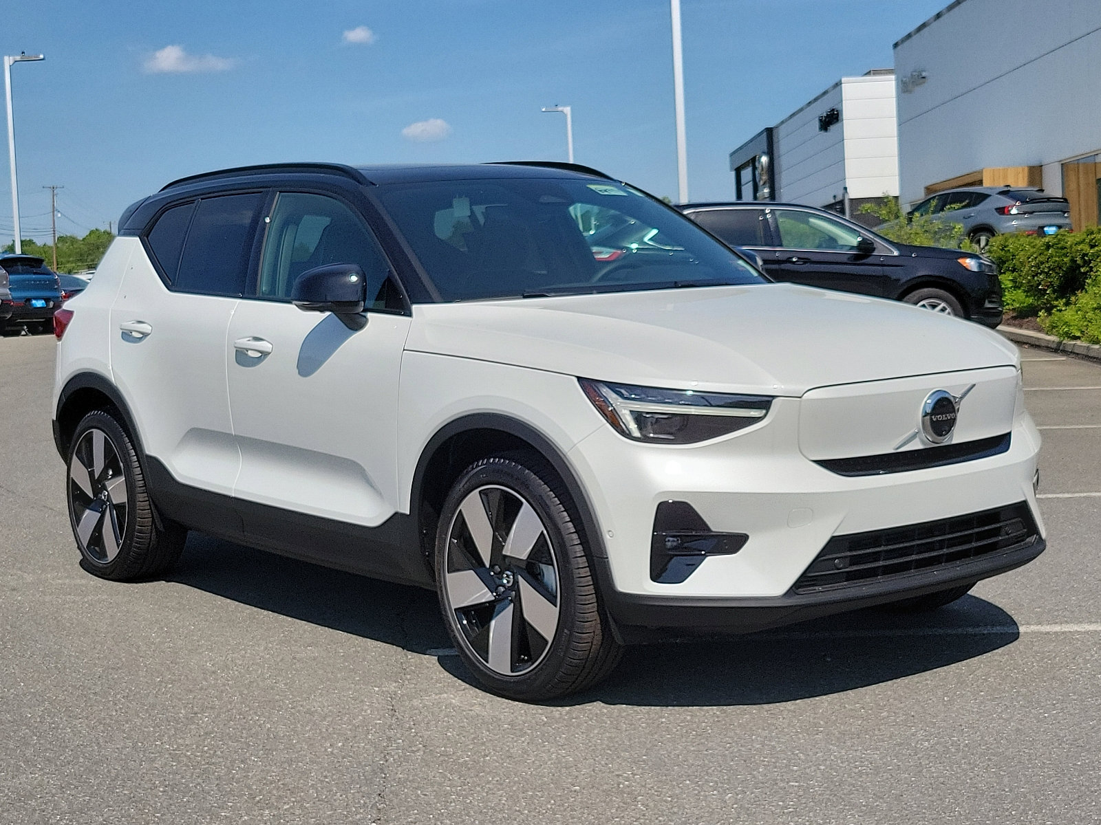 Used 2024 Volvo XC40 Recharge Plus w/ Protection Package Premier