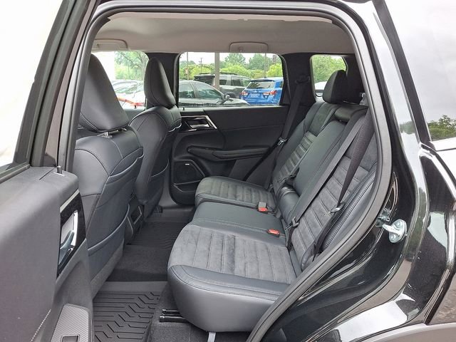 New 2025 Mitsubishi Outlander SE image 7