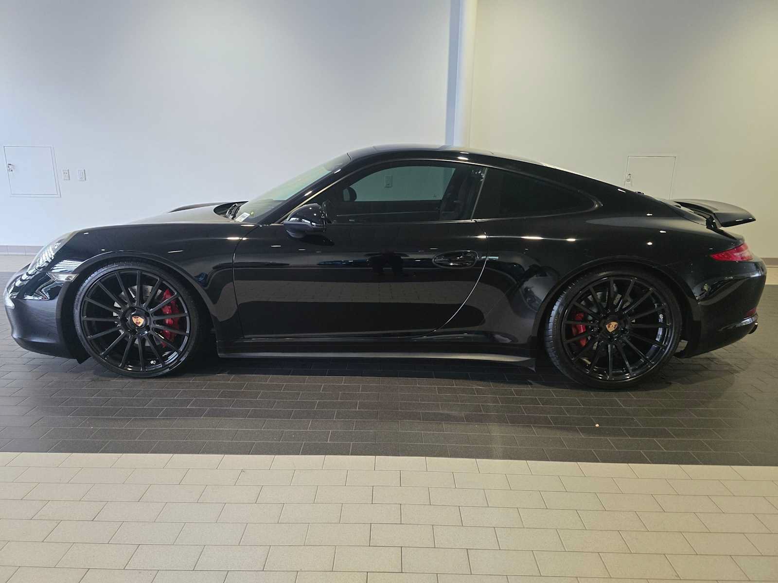 Used 2014 Porsche 911 Carrera 4S AWD/4WD image 2