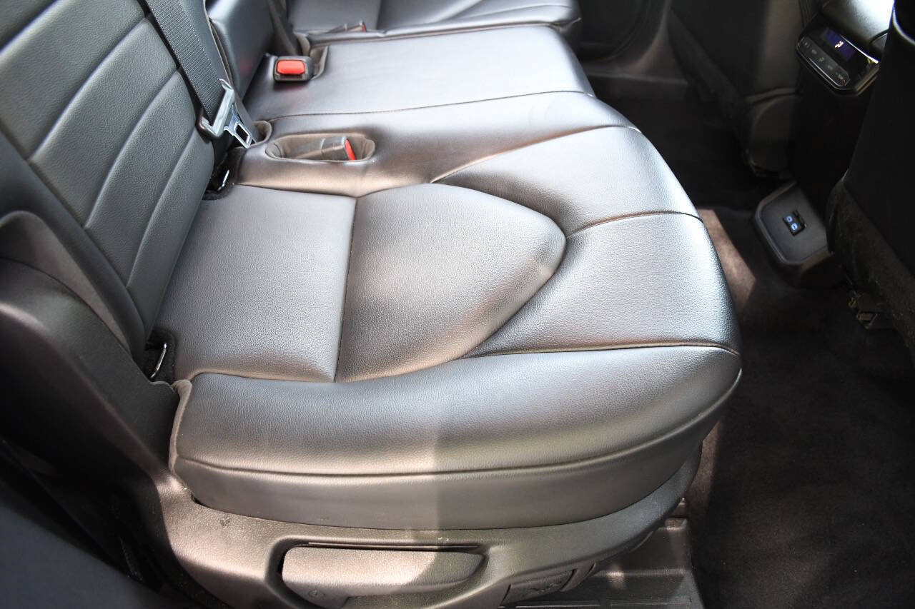 Used 2022 Toyota Highlander XLE AWD/4WD image 24