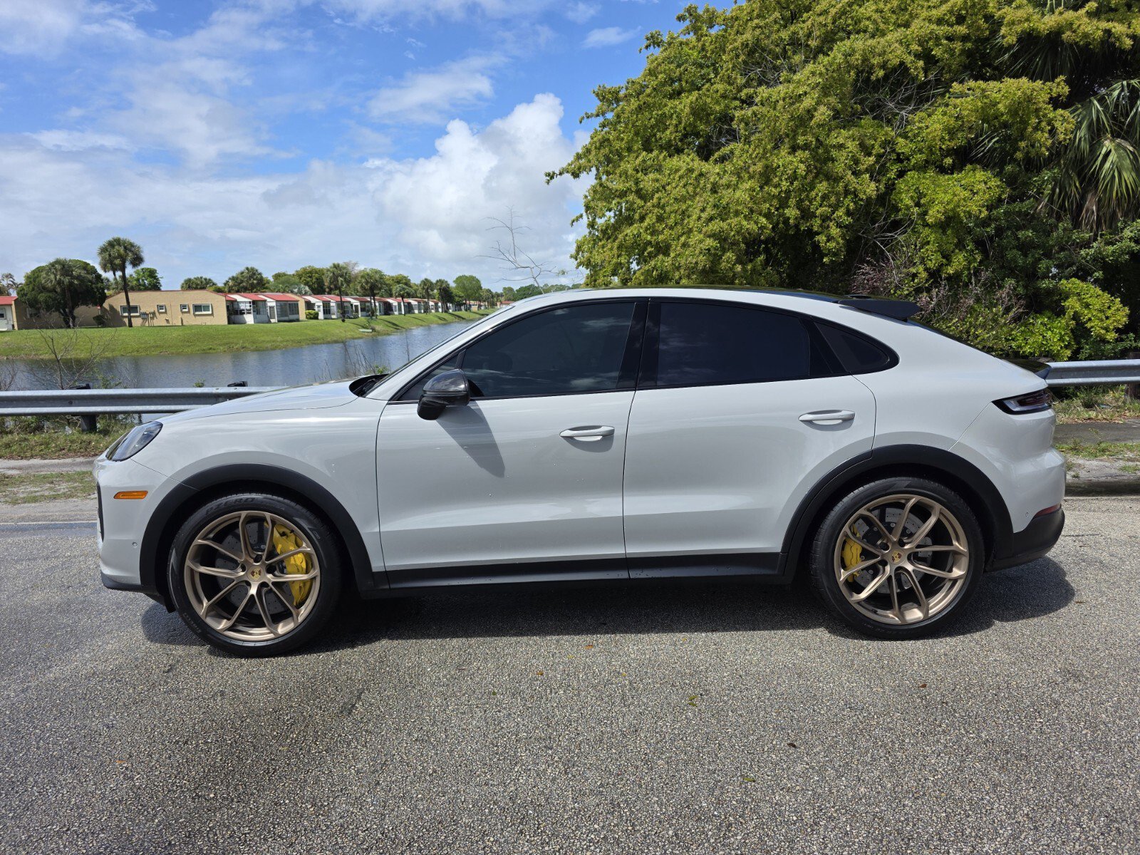 Used 2024 Porsche Cayenne Turbo GT image 7