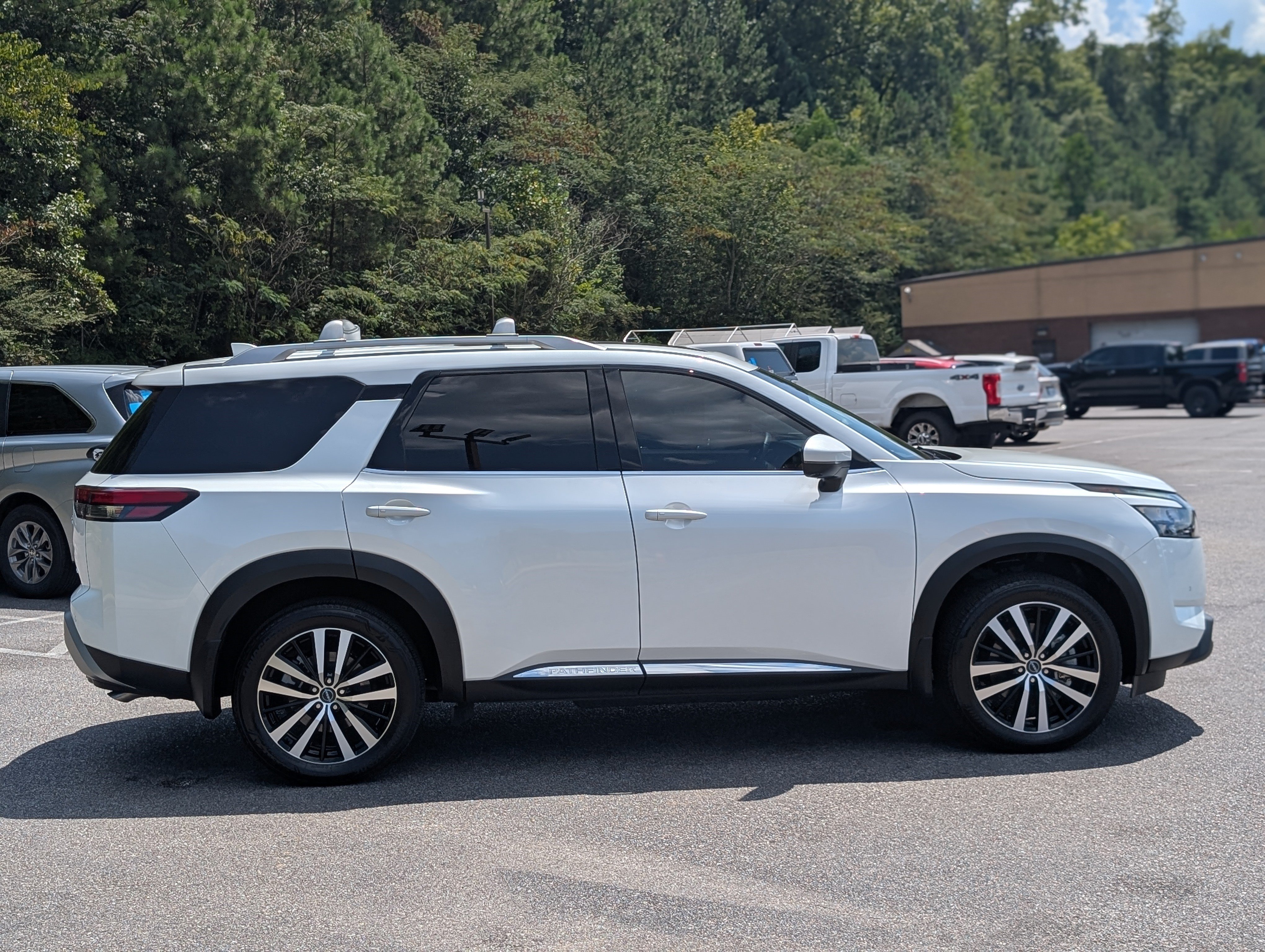 Used 2025 Nissan Pathfinder Platinum w/ Cargo Package FWD image 10