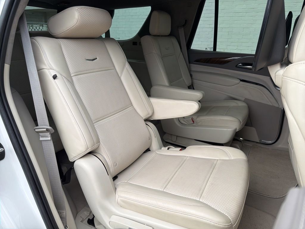 Used 2022 Cadillac Escalade Premium Luxury Platinum w/ Heavy-Duty Trailer Package image 11