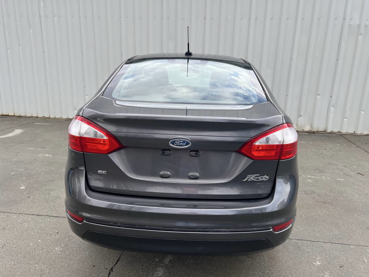 Used 2016 Ford Fiesta SE w/ Cold Weather Package FWD image 4