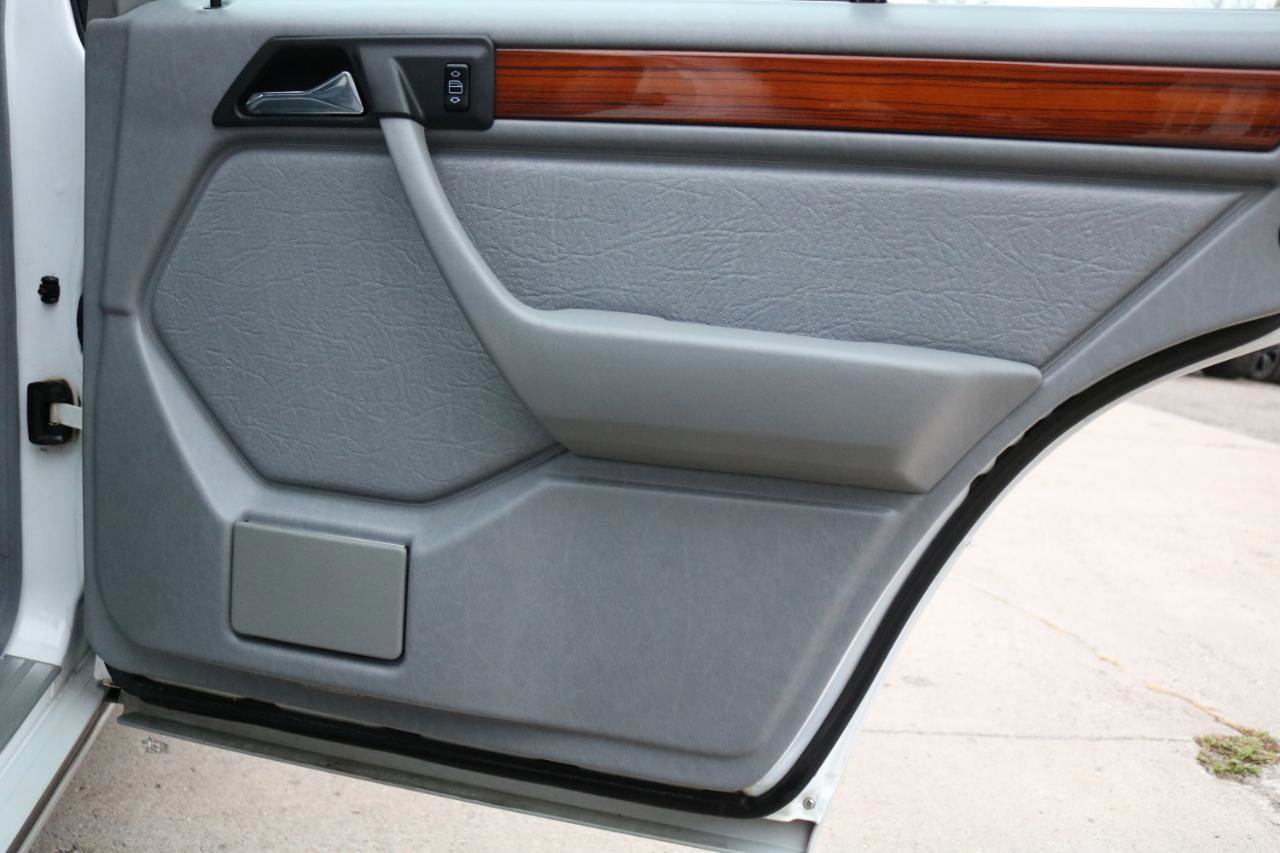 Used 1993 Mercedes-Benz 300 E 2.8 image 36