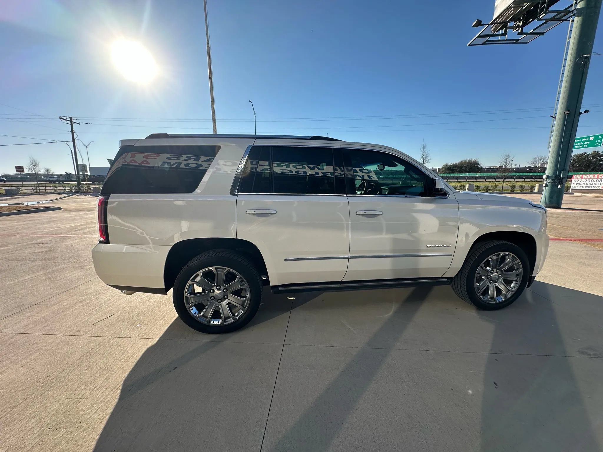 Used 2015 GMC Yukon Denali w/ Premium Package AWD/4WD image 6