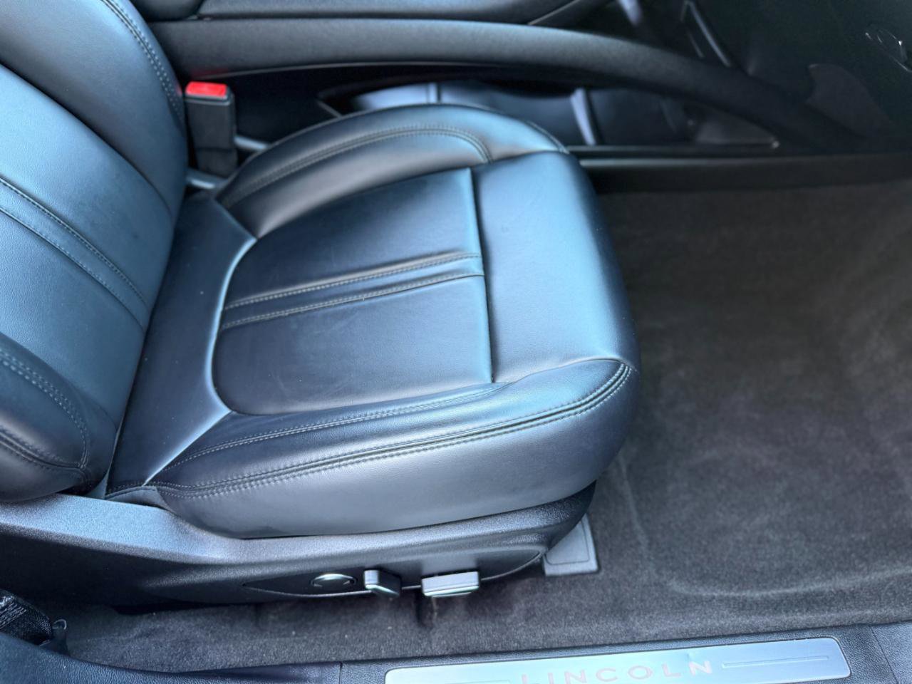 Used 2019 Lincoln MKZ Premiere FWD image 14